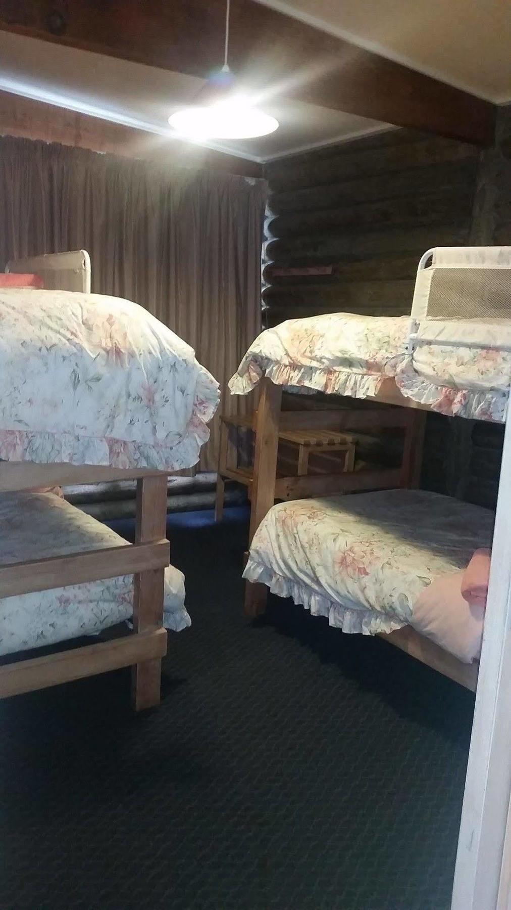 Lazy Acre Log Cabins Lakes Entrance Esterno foto