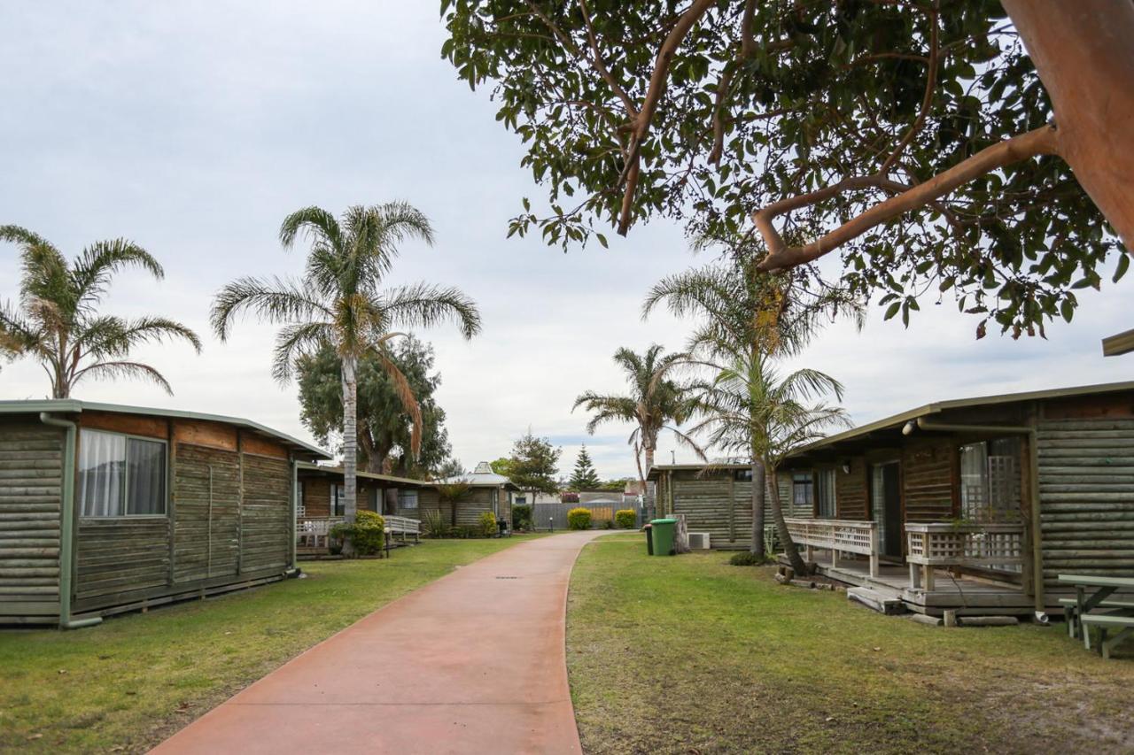 Lazy Acre Log Cabins Lakes Entrance Esterno foto