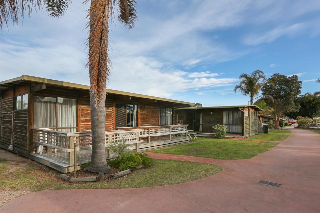 Lazy Acre Log Cabins Lakes Entrance Esterno foto