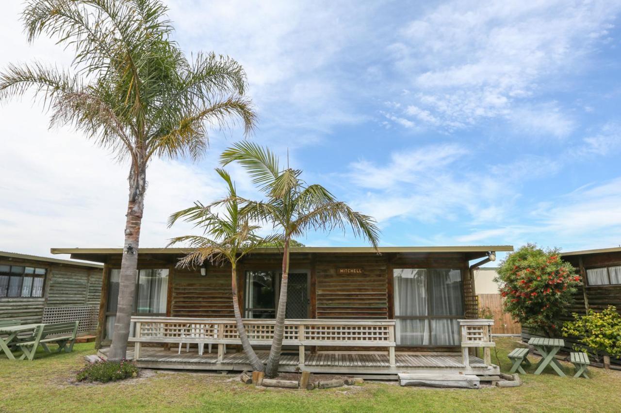 Lazy Acre Log Cabins Lakes Entrance Esterno foto