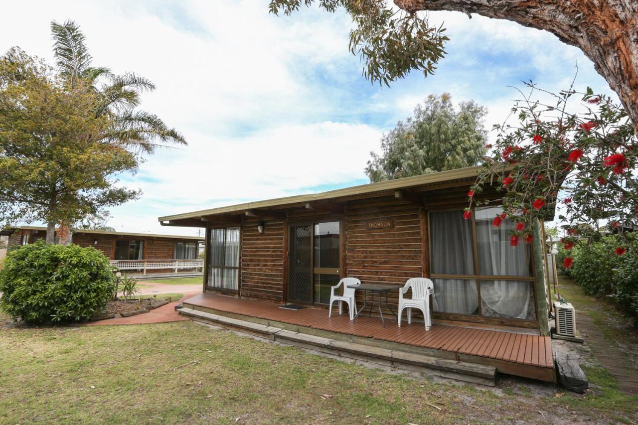 Lazy Acre Log Cabins Lakes Entrance Esterno foto