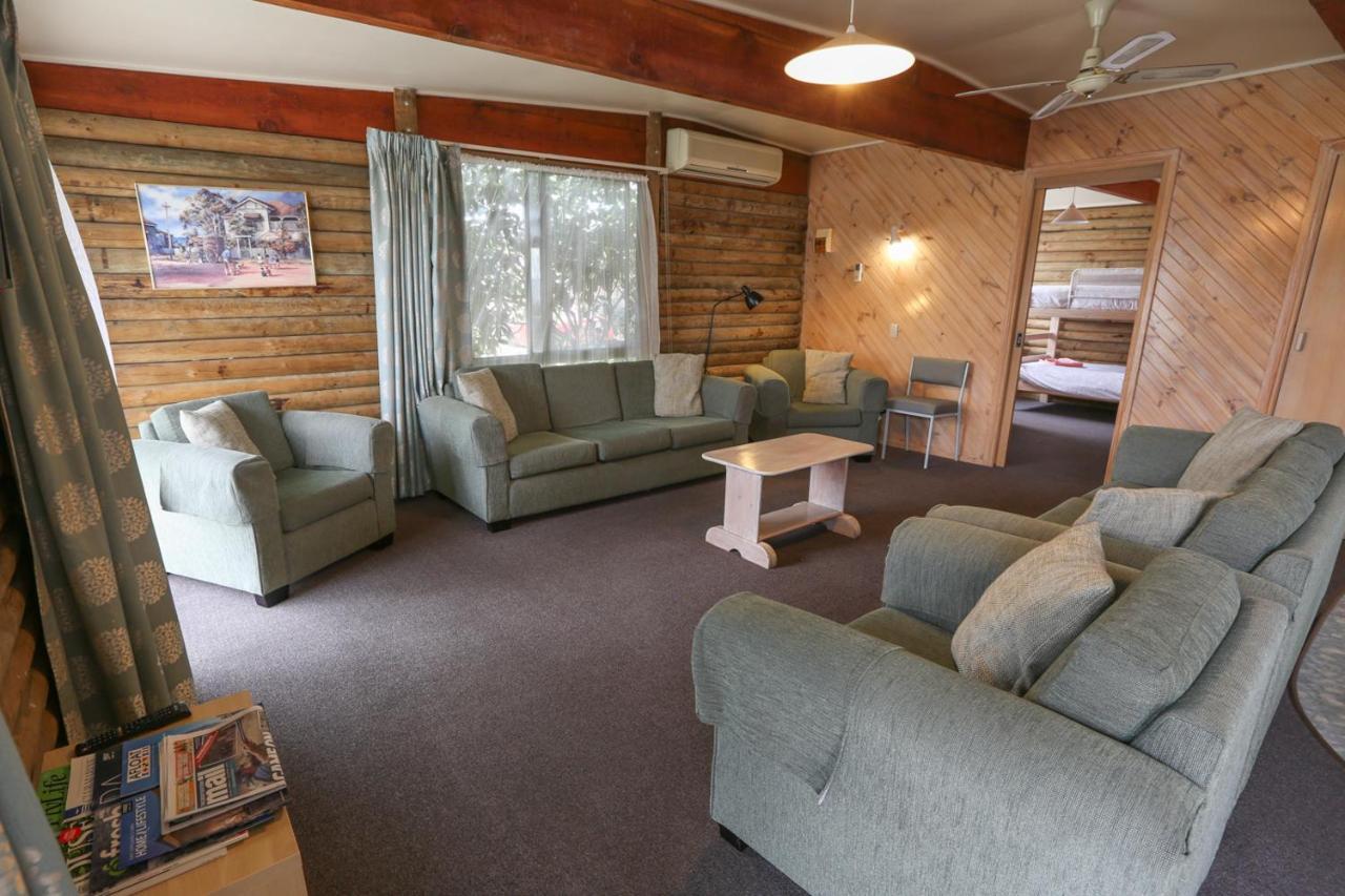 Lazy Acre Log Cabins Lakes Entrance Esterno foto