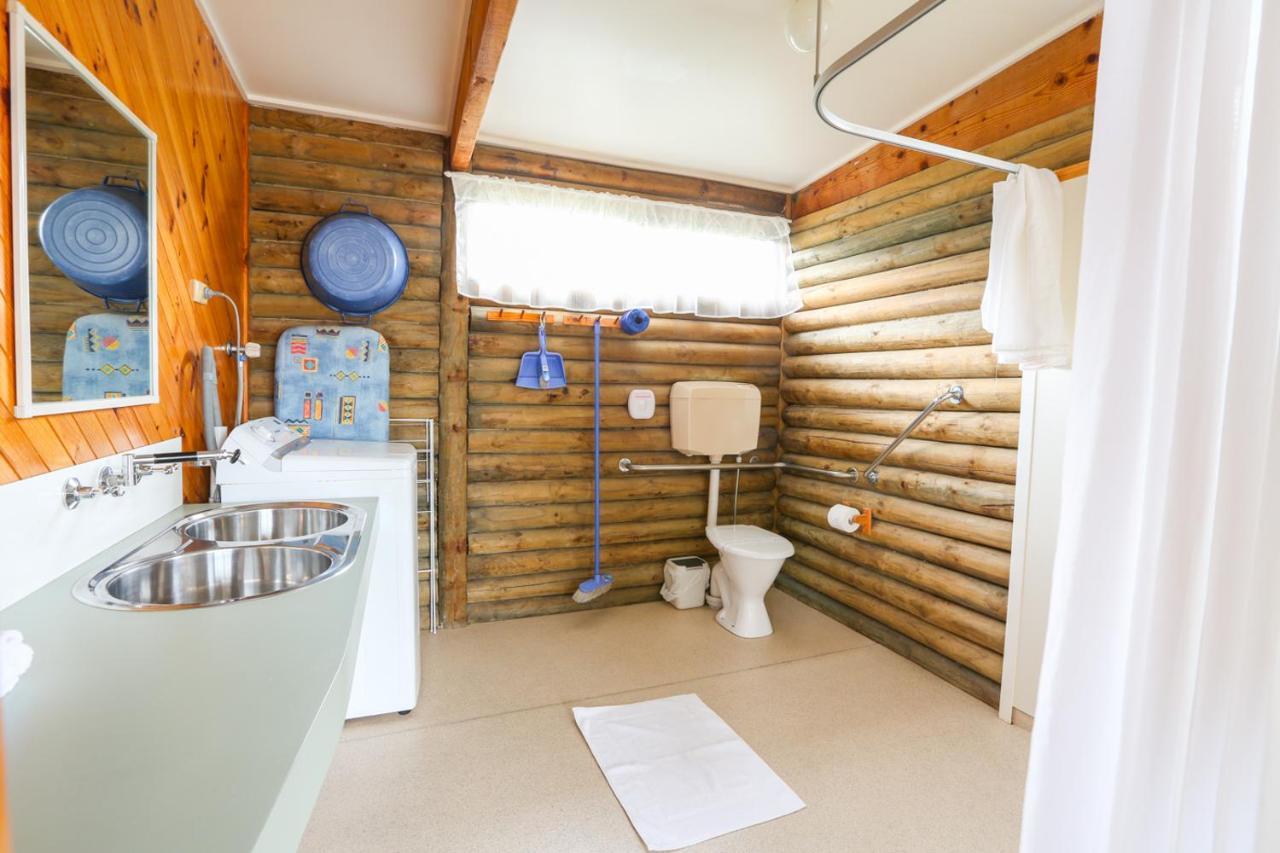 Lazy Acre Log Cabins Lakes Entrance Esterno foto