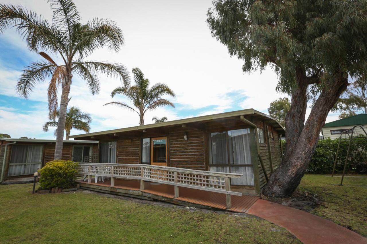 Lazy Acre Log Cabins Lakes Entrance Esterno foto