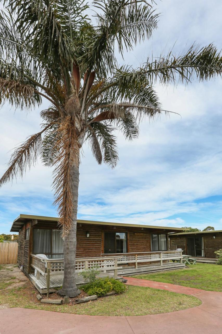 Lazy Acre Log Cabins Lakes Entrance Esterno foto