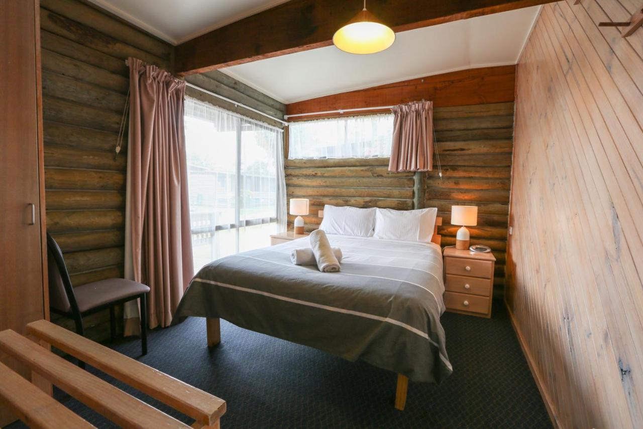 Lazy Acre Log Cabins Lakes Entrance Esterno foto