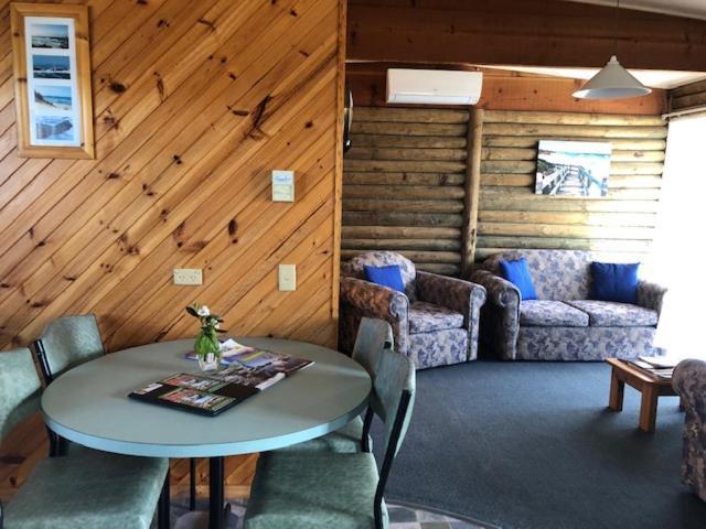 Lazy Acre Log Cabins Lakes Entrance Esterno foto