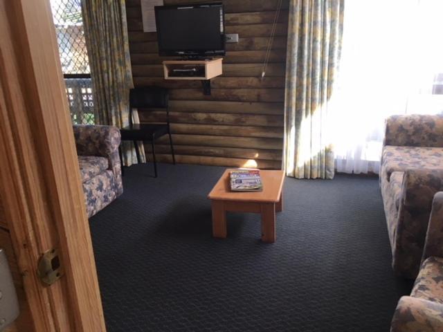 Lazy Acre Log Cabins Lakes Entrance Esterno foto