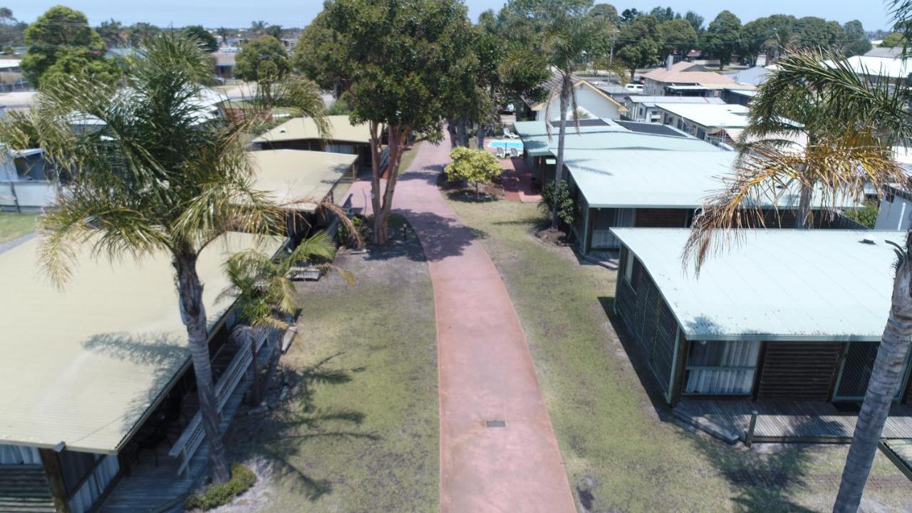 Lazy Acre Log Cabins Lakes Entrance Esterno foto